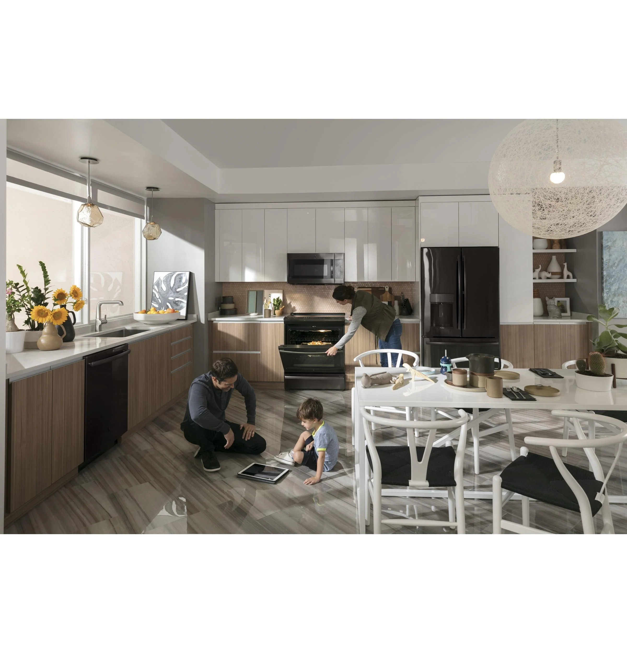 PFE28KBLTS GE Profile™ ENERGY STAR® 27.7 Cu. Ft. French-Door Refrigerator with Hands-Free AutoFill - Image 22