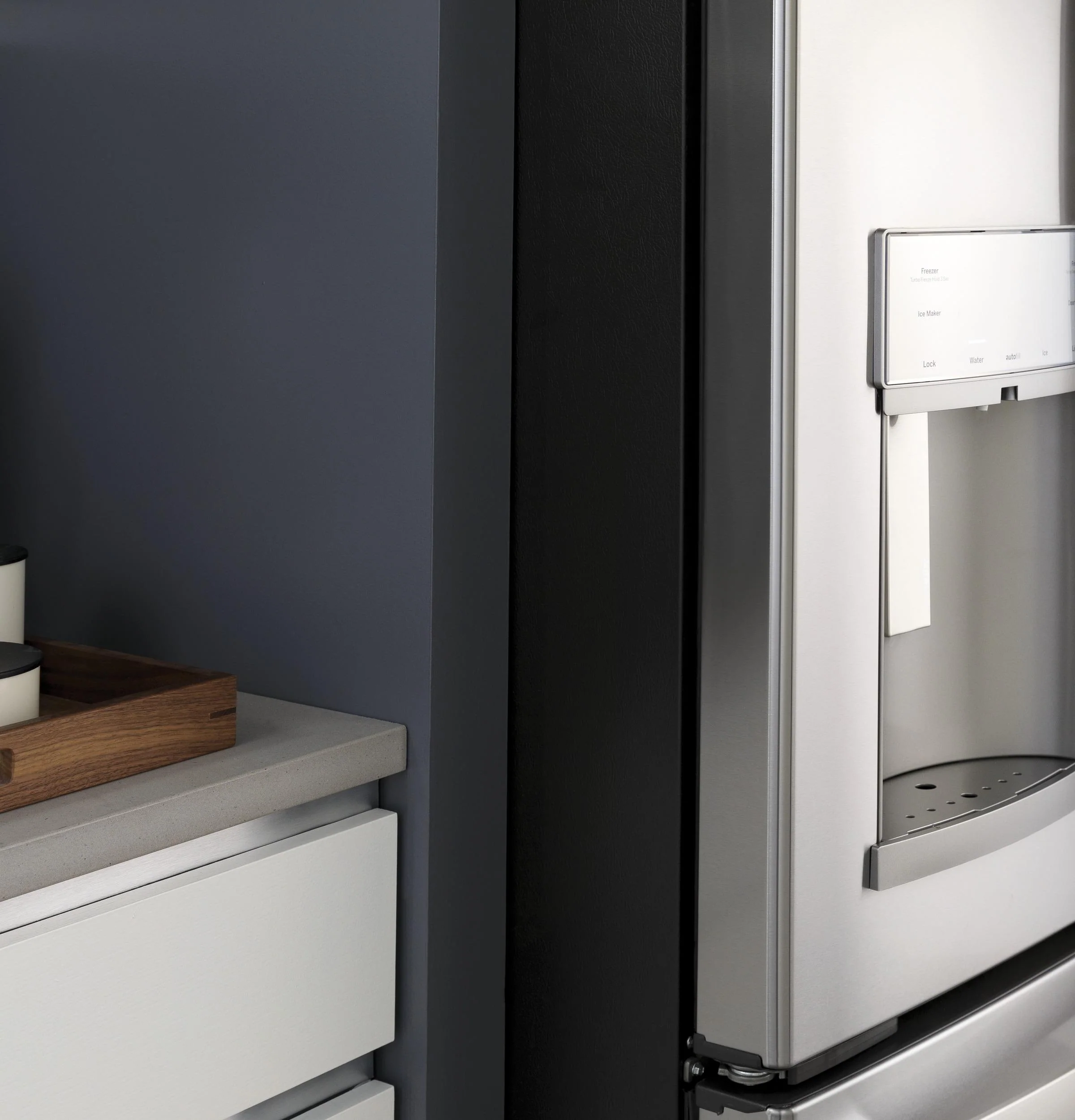 PFE28KYNFS GE Profile™ ENERGY STAR® 27.7 Cu. Ft. Fingerprint Resistant French-Door Refrigerator with Hands-Free AutoFill - Image 19