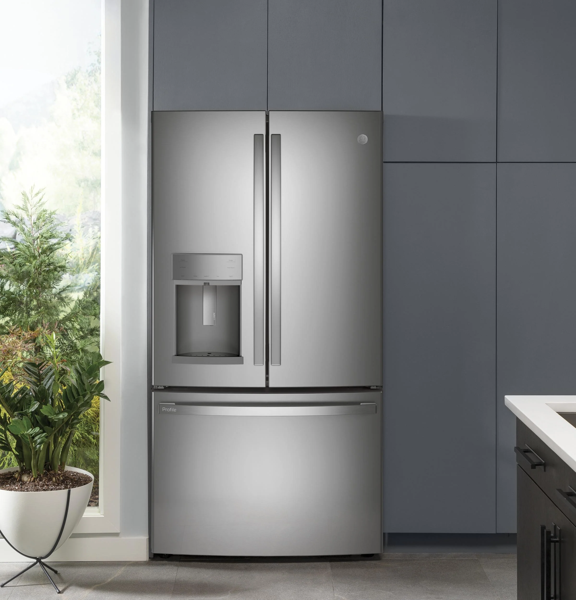 PFE28KYNFS GE Profile™ ENERGY STAR® 27.7 Cu. Ft. Fingerprint Resistant French-Door Refrigerator with Hands-Free AutoFill - Image 7