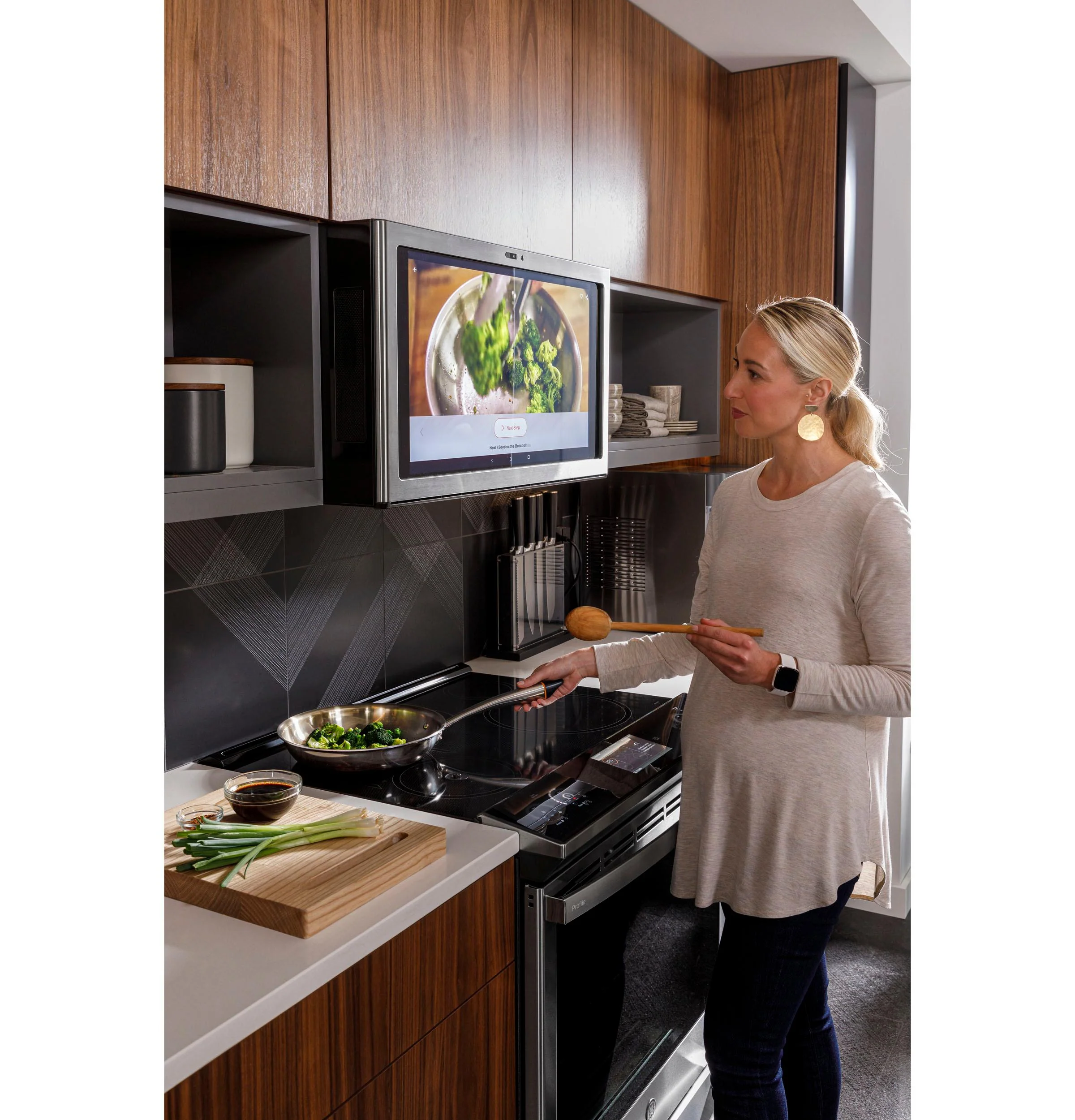PHS93EYPFS GE Profile™ ENERGY STAR® 30" Smart Slide-In Fingerprint Resistant Front-Control Induction and Convection Range with No Preheat Air Fry - Image 8