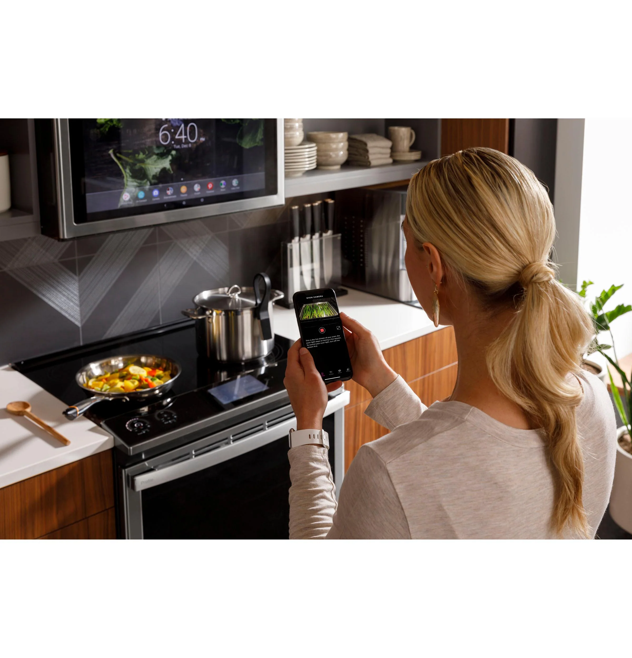 PHS93XYPFS GE Profile™ 30" Smart Slide-In Front-Control Induction Fingerprint Resistant Range with In Oven Camera - Image 7