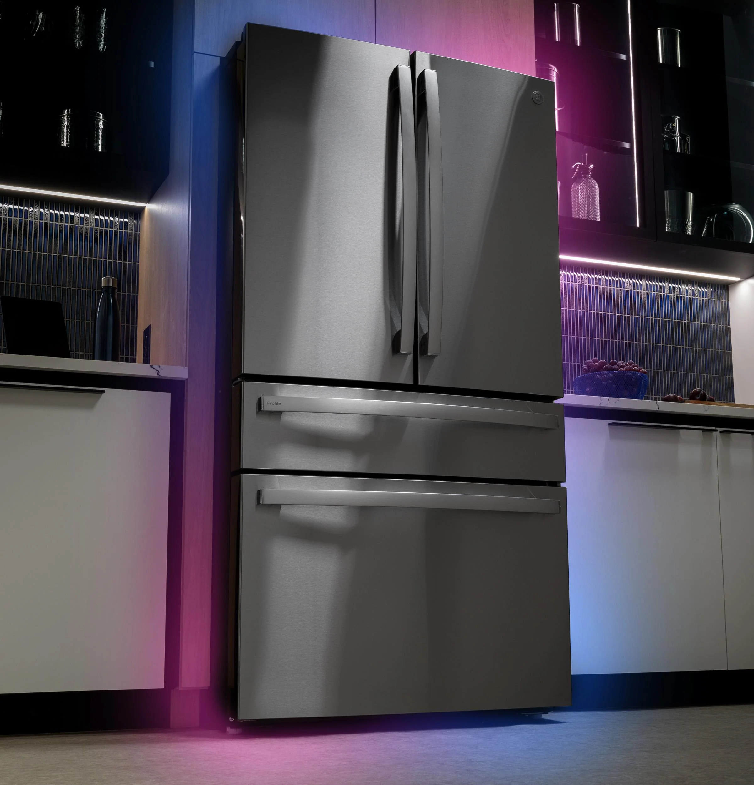 PJE23BYWFS GE Profile™ ENERGY STAR® 23.2 Cu. Ft. Smart Counter-Depth Fingerprint Resistant 4-Door French-Door Refrigerator - Image 17