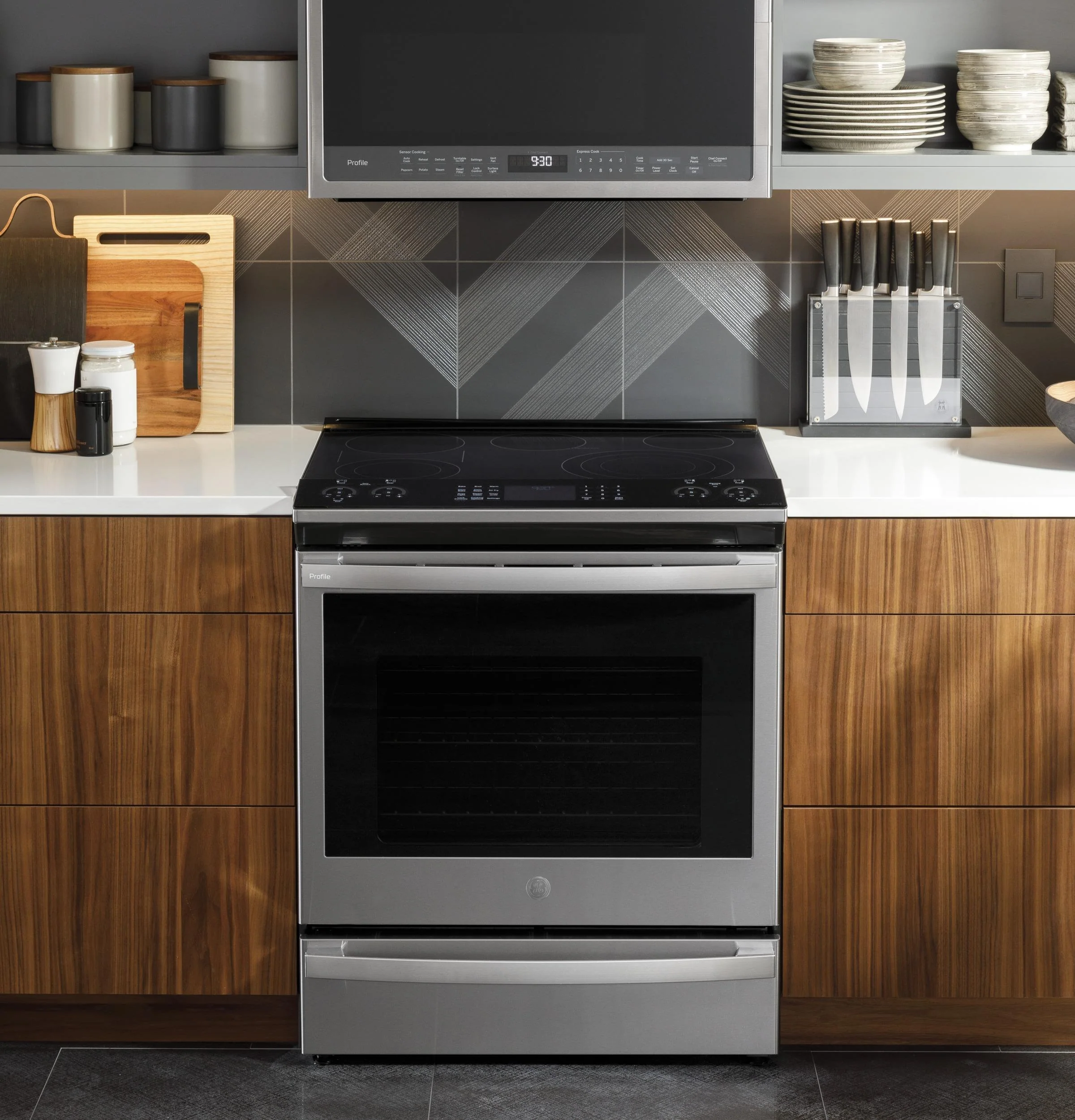 PSS93YPFS GE Profile™ 30" Smart Slide-In Electric Convection Fingerprint Resistant Range with No Preheat Air Fry - Image 10