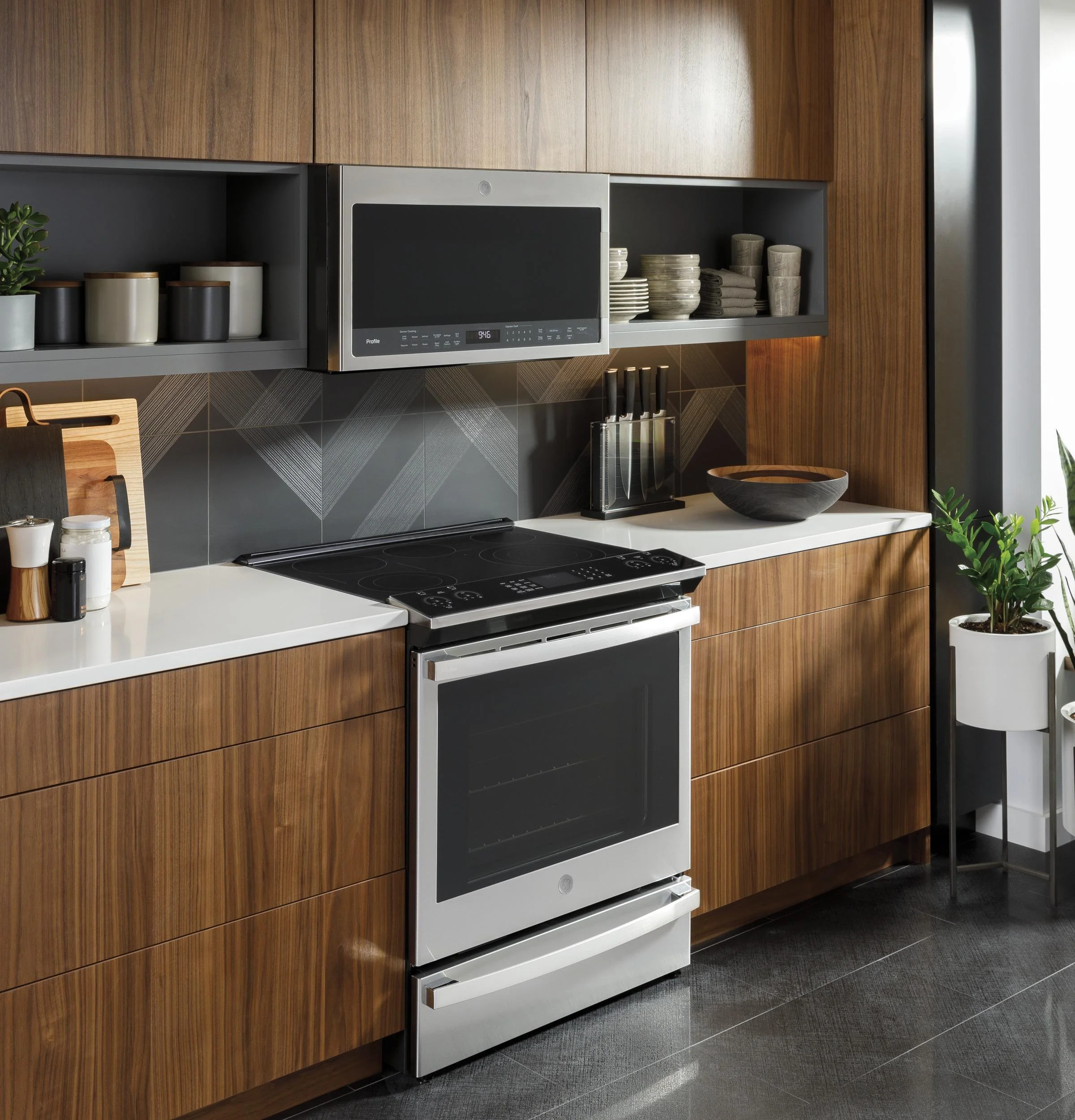 PSS93YPFS GE Profile™ 30" Smart Slide-In Electric Convection Fingerprint Resistant Range with No Preheat Air Fry - Image 7