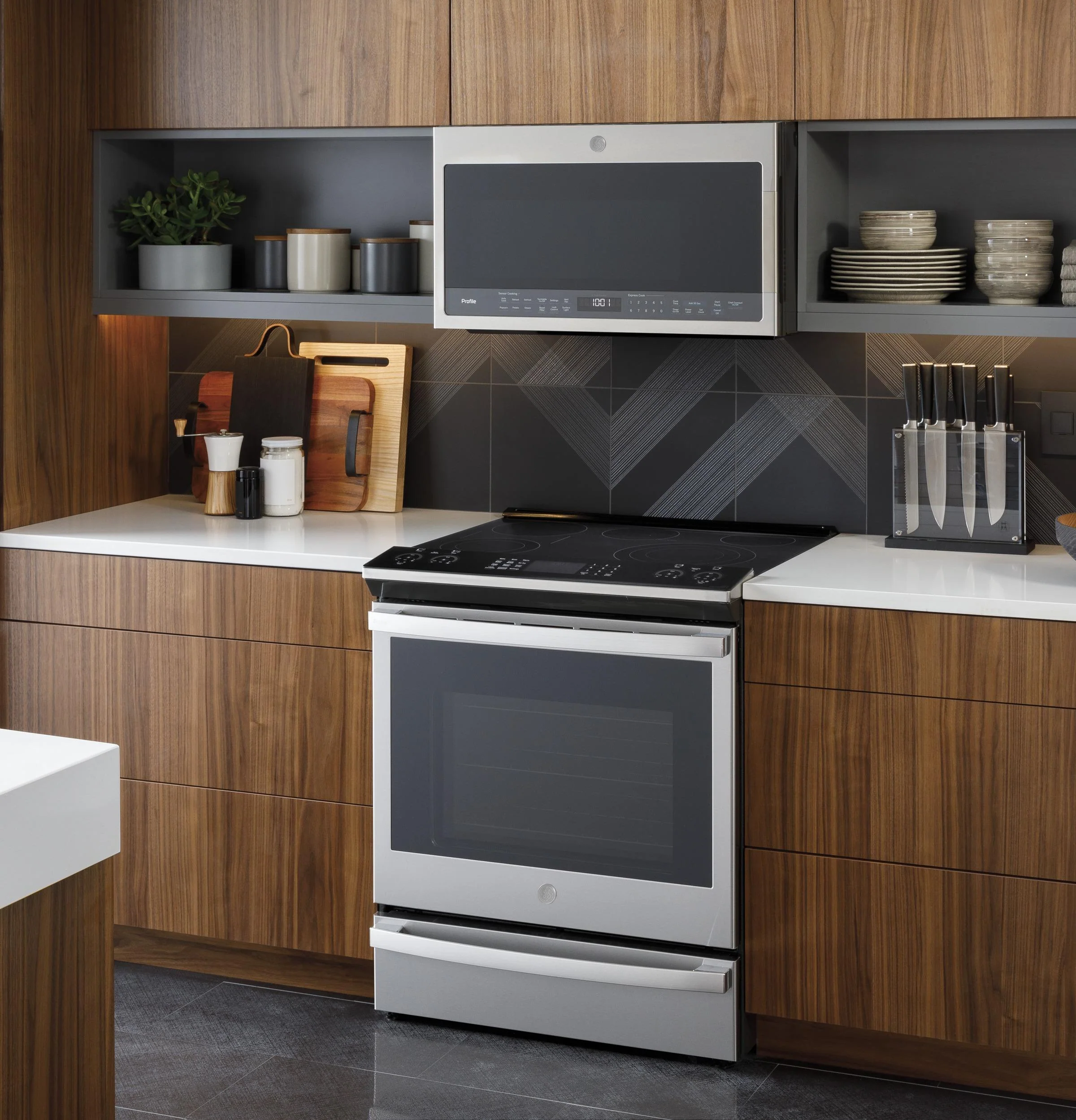 PSS93YPFS GE Profile™ 30" Smart Slide-In Electric Convection Fingerprint Resistant Range with No Preheat Air Fry - Image 8