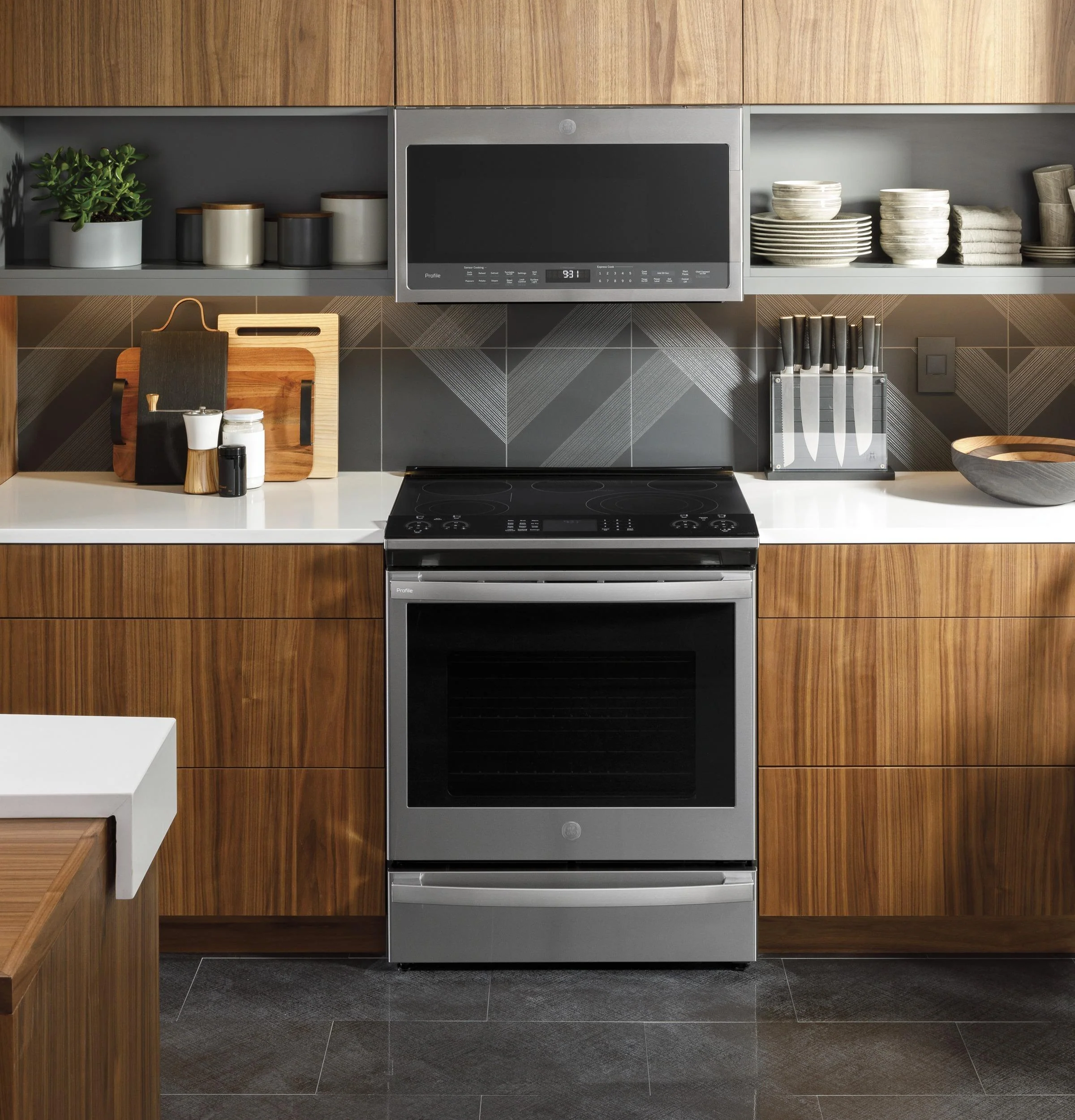 PSS93YPFS GE Profile™ 30" Smart Slide-In Electric Convection Fingerprint Resistant Range with No Preheat Air Fry - Image 9