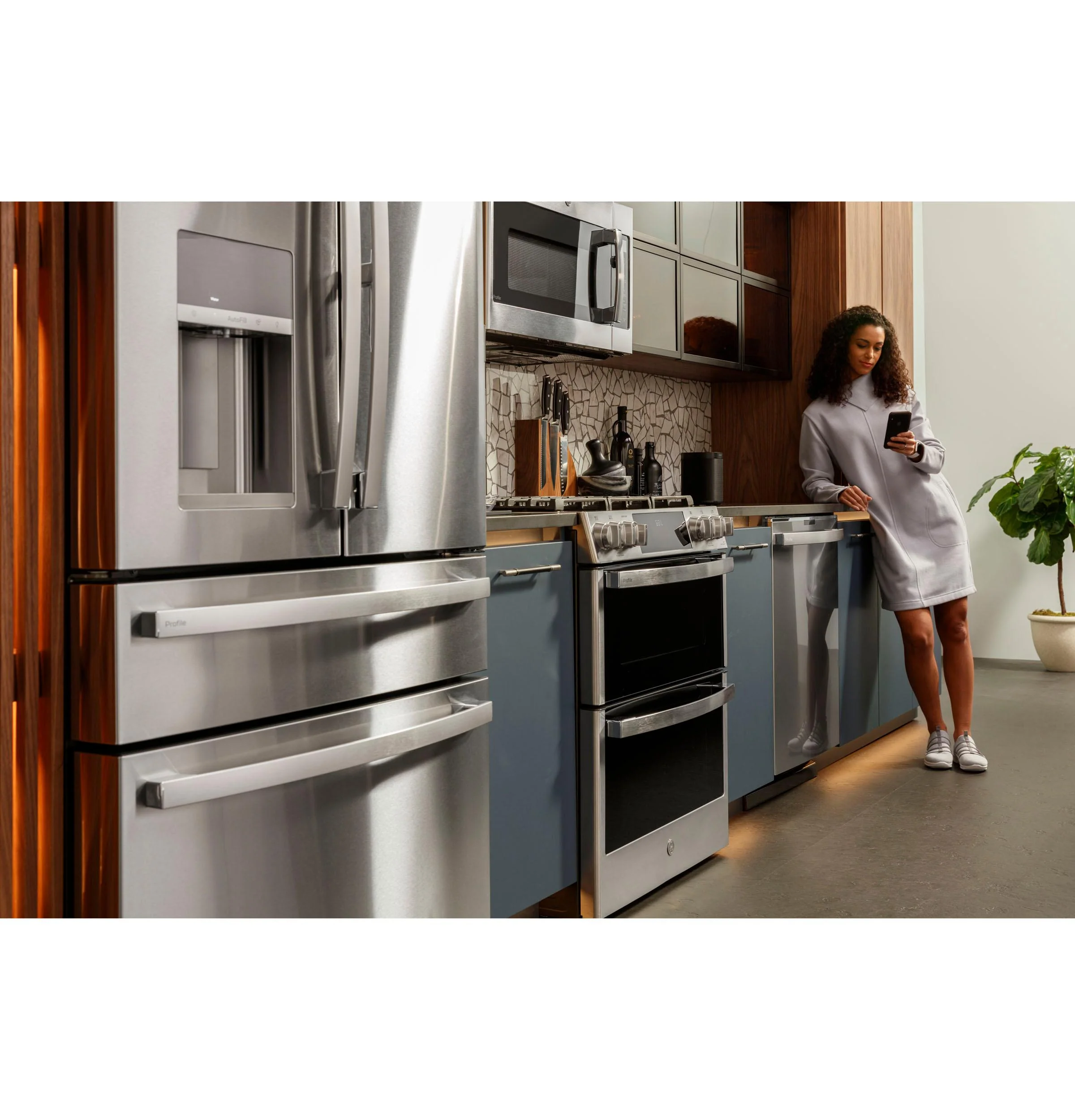 PVD28BYNFS GE Profile™ ENERGY STAR® 27.9 Cu. Ft. Smart Fingerprint Resistant 4-Door French-Door Refrigerator with Door In Door - Image 46