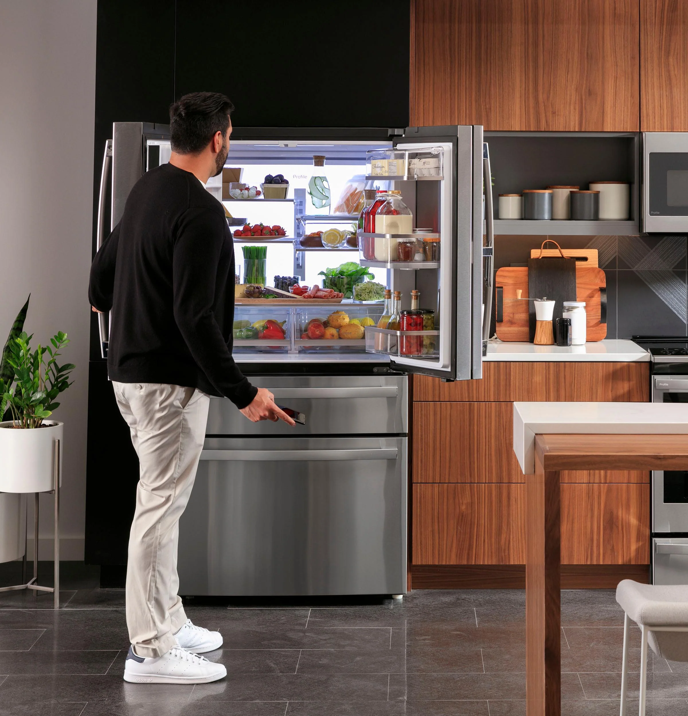 PVD28BYNFS GE Profile™ ENERGY STAR® 27.9 Cu. Ft. Smart Fingerprint Resistant 4-Door French-Door Refrigerator with Door In Door - Image 77