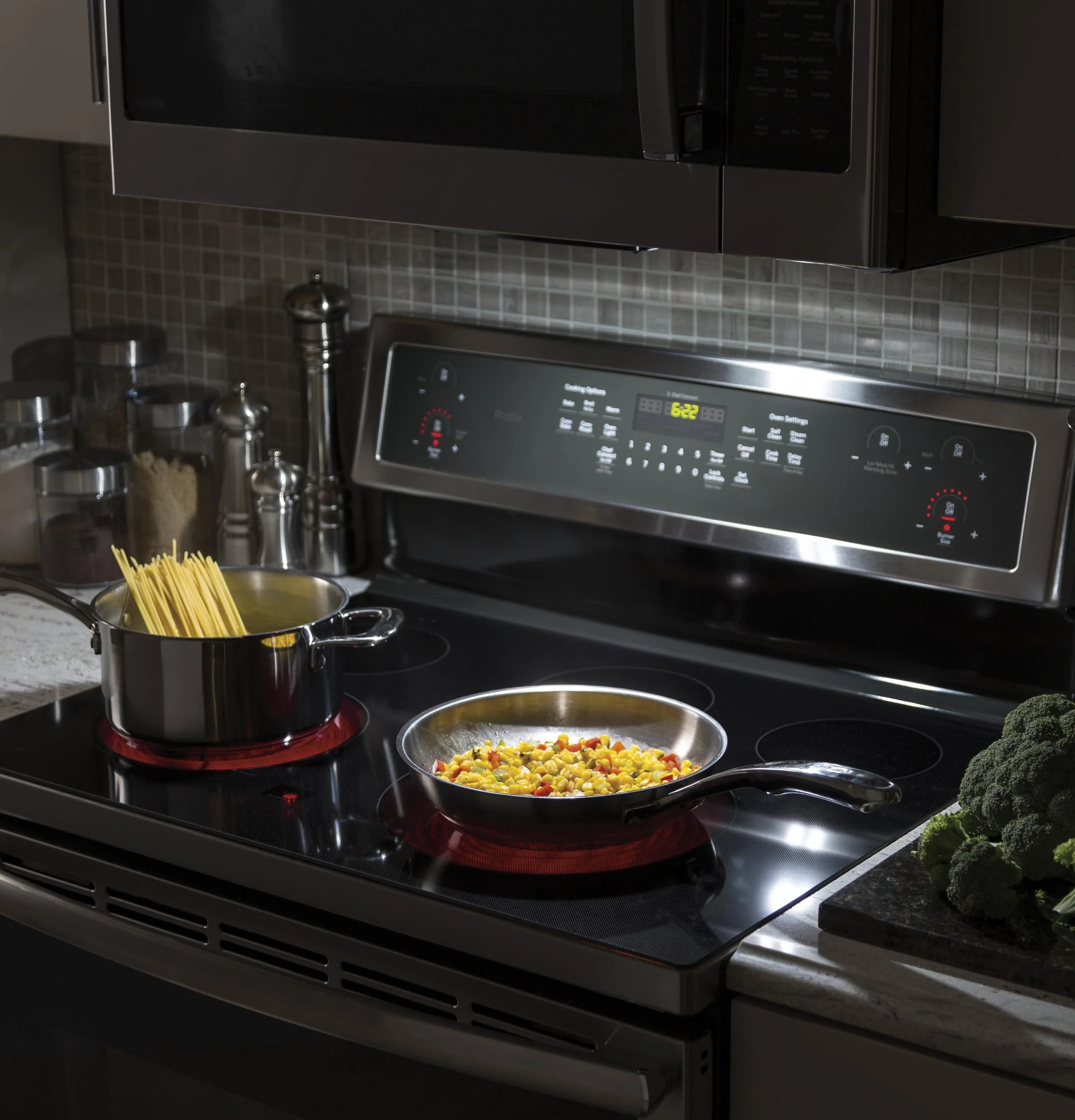 PVM9215RYSS GE Profile™ 2.1 Cu. Ft. Over-the-Range Sensor Microwave Oven - Image 3
