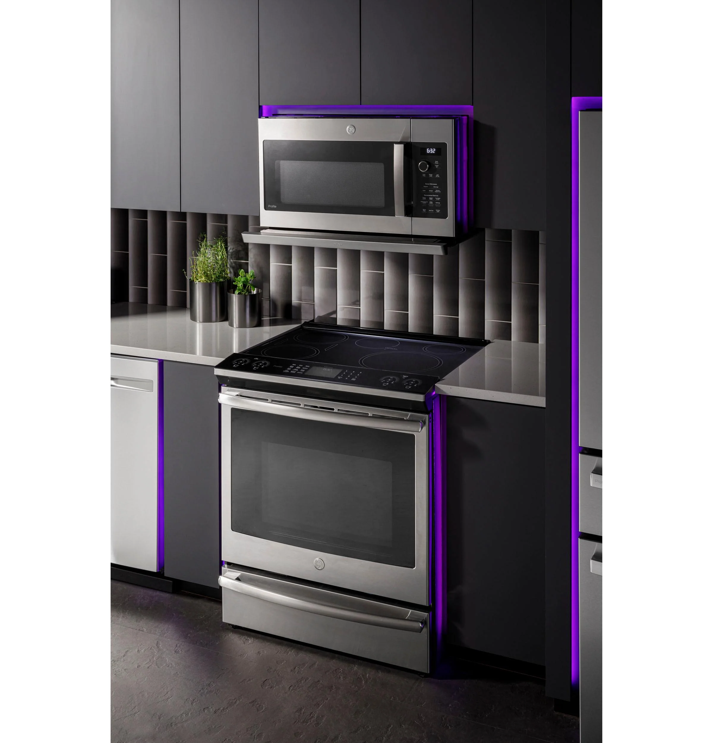 PVM9225SRSS GE Profile™ 2.2 Cu. Ft. Over-the-Range Sensor Microwave Oven - Image 15