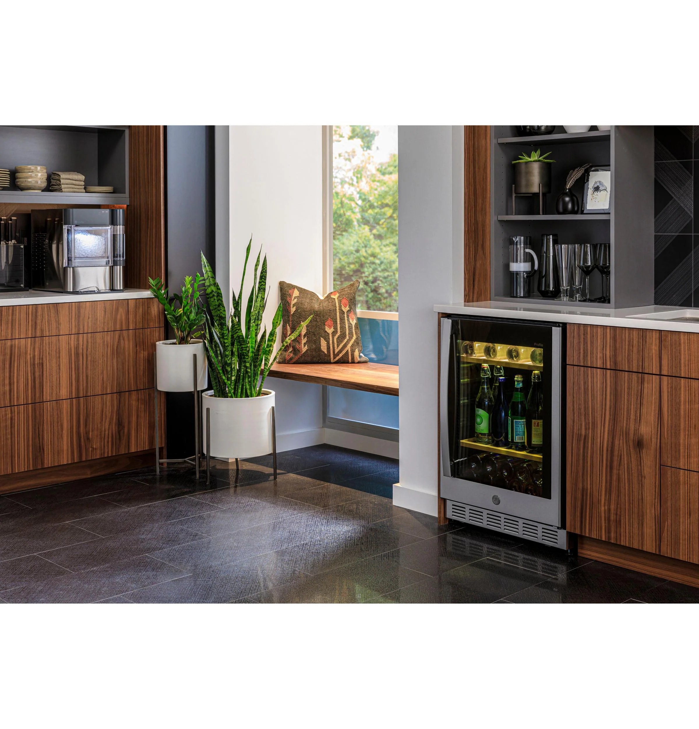 PVS06BSPSS GE Profile™ 155-Can or 52-Bottle Beverage Center - Image 14