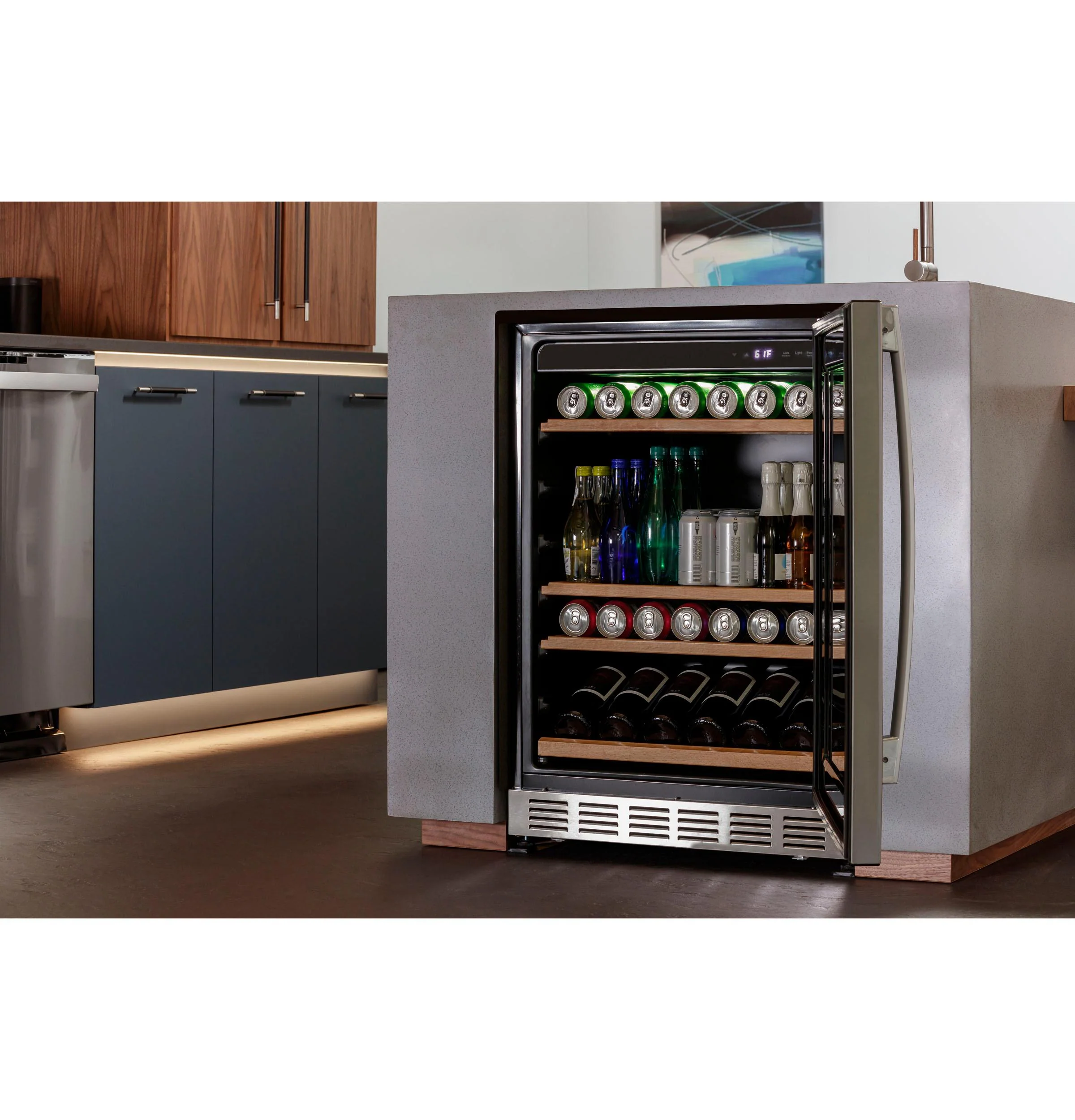 PVS06BSPSS GE Profile™ 155-Can or 52-Bottle Beverage Center - Image 21