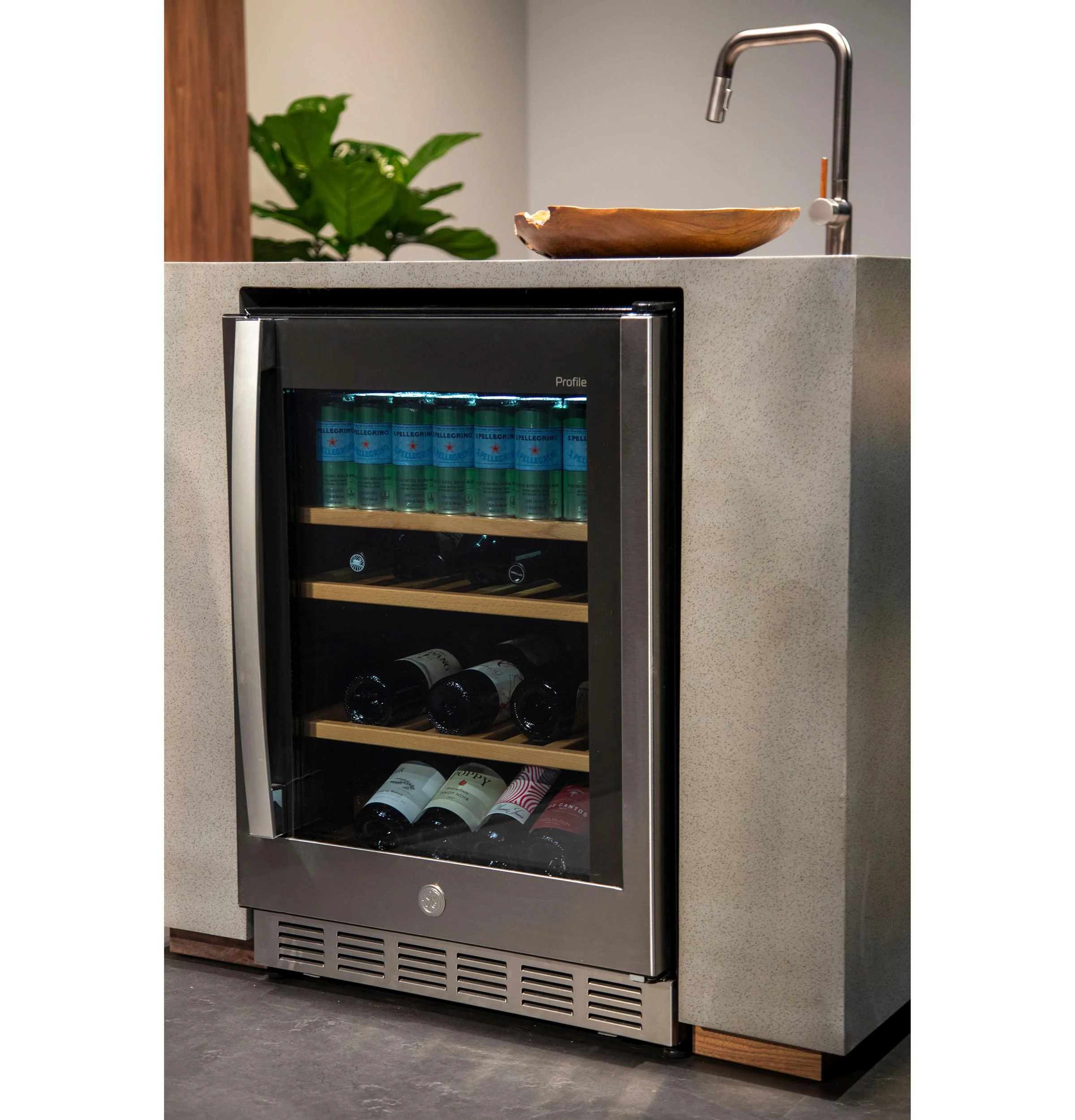 PVS06BSPSS GE Profile™ 155-Can or 52-Bottle Beverage Center - Image 28