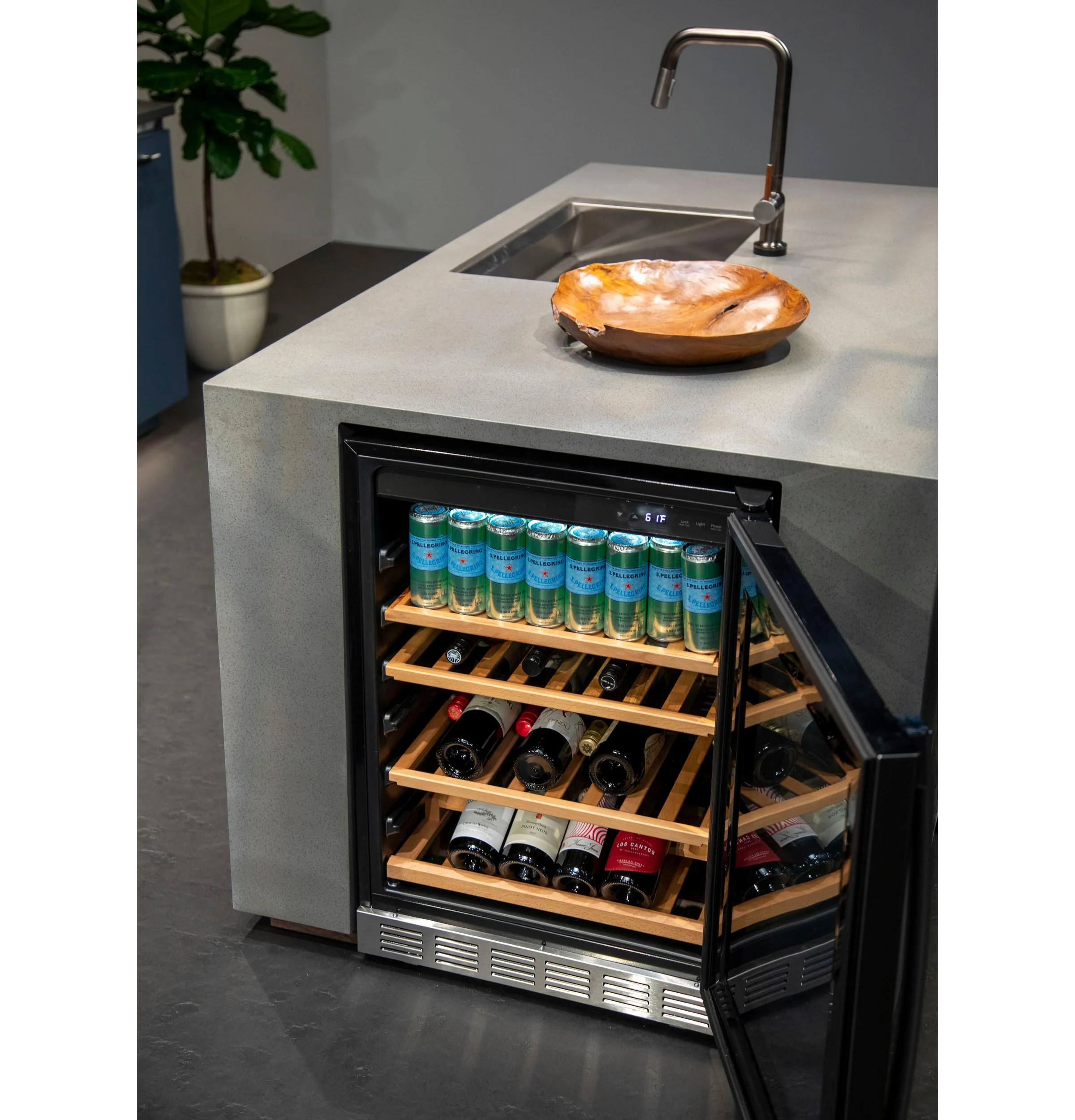 PVS06BSPSS GE Profile™ 155-Can or 52-Bottle Beverage Center - Image 29
