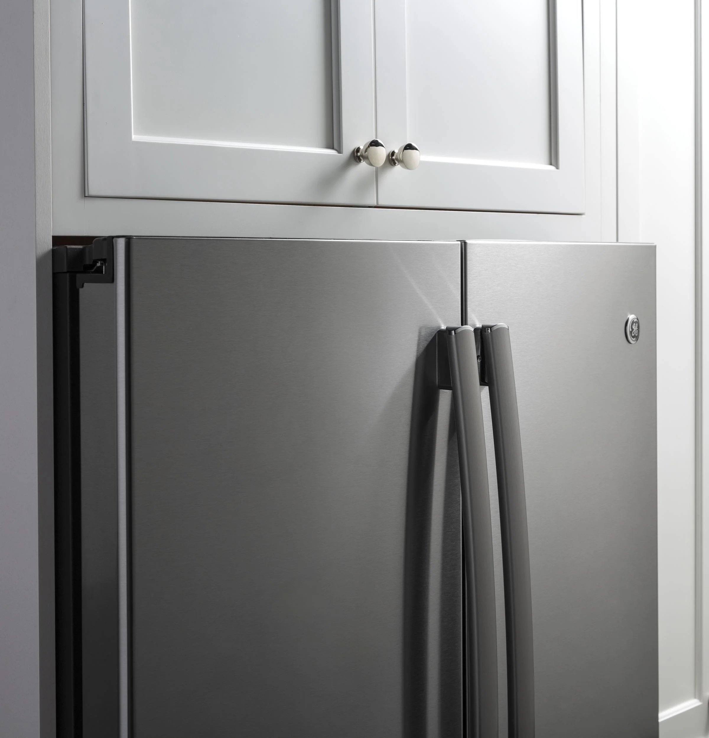 PYE22KBLTS GE Profile™ ENERGY STAR® 22.1 Cu. Ft. Counter-Depth French-Door Refrigerator with Hands-Free AutoFill - Image 43