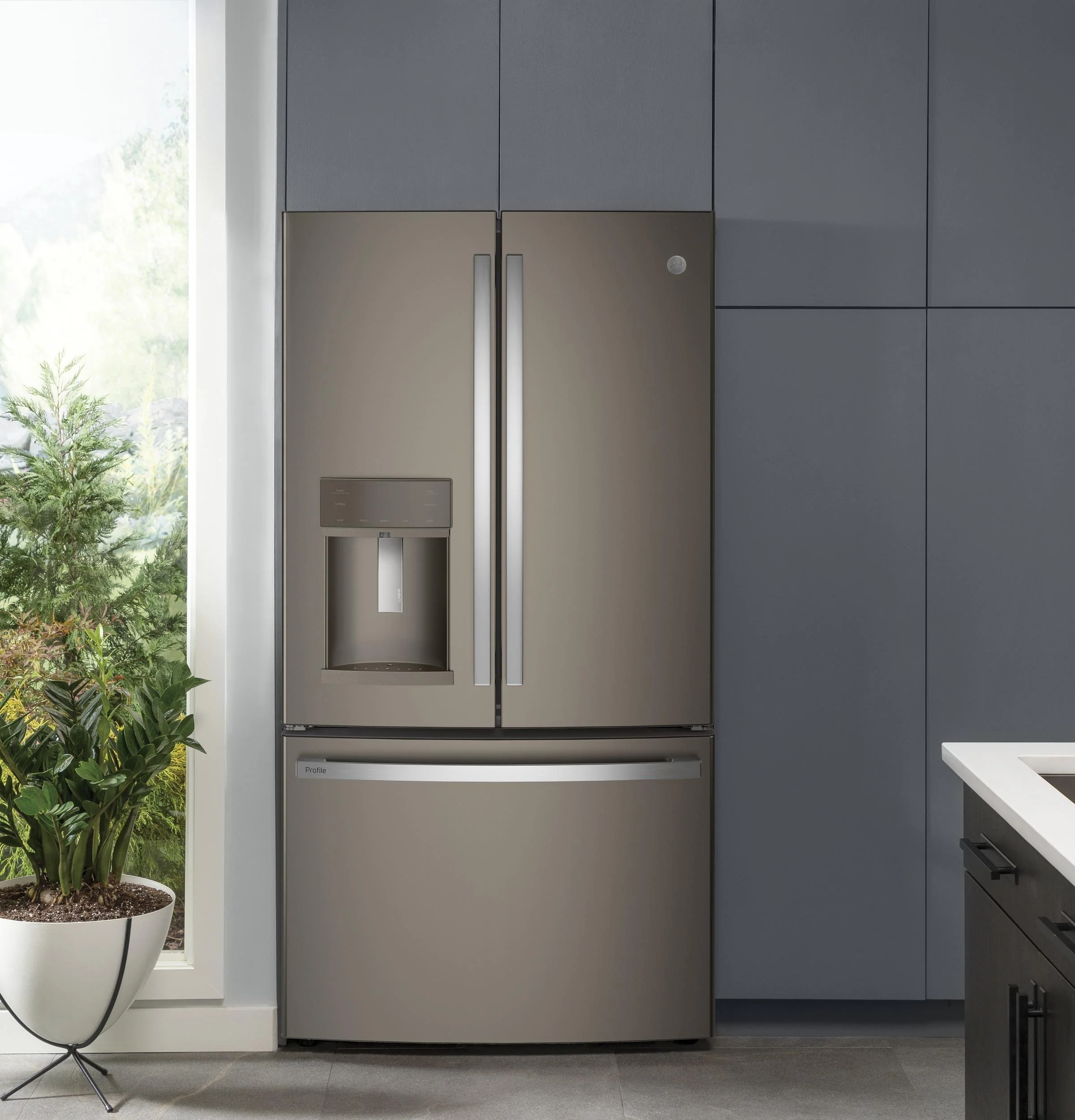 GE Profile™ Series ENERGY STAR® 22.1 Cu. Ft. Counter-Depth French-Door Refrigerator with Hands-Free AutoFill - Image 18