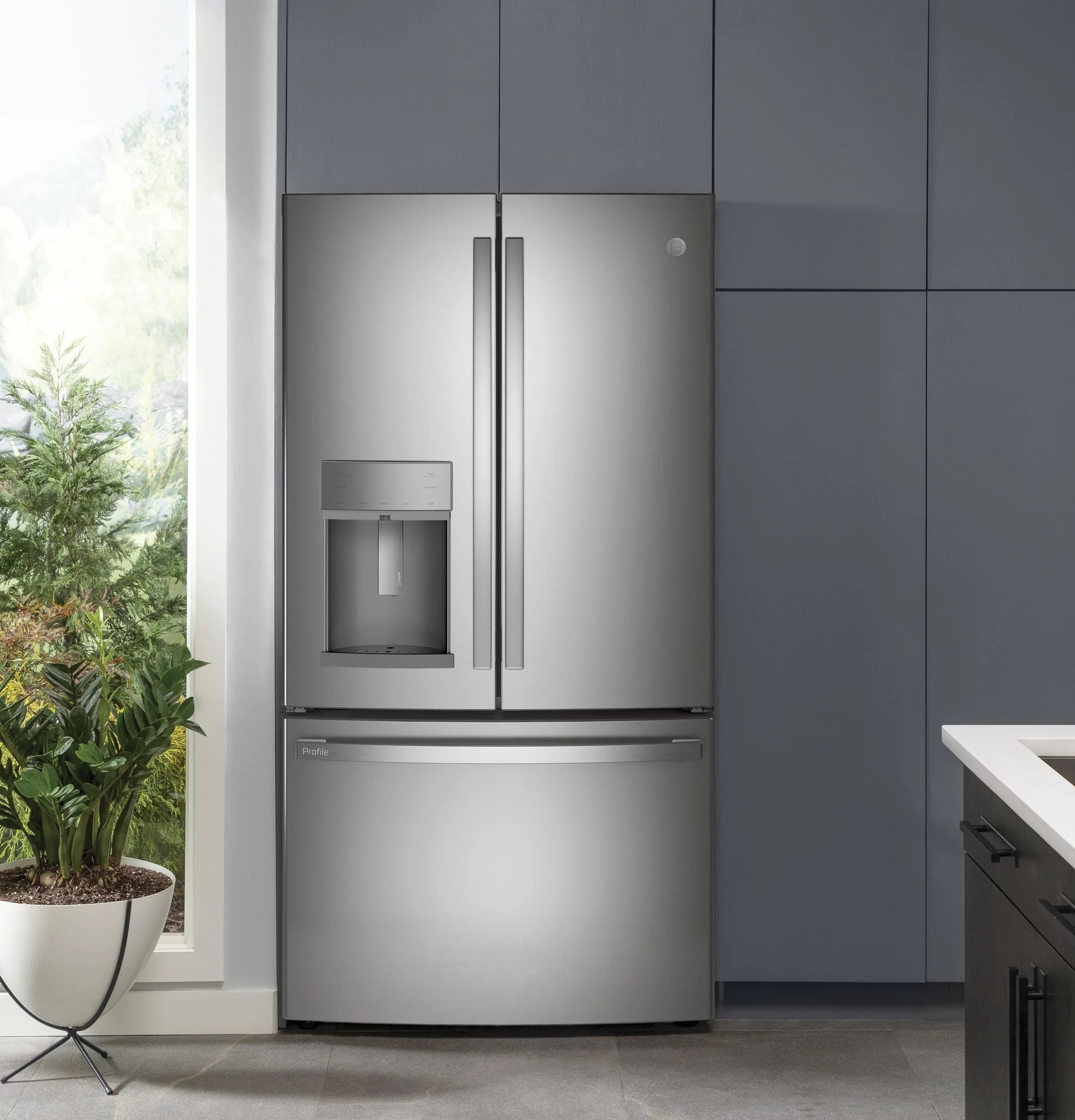 PYE22KYNFS GE Profile™ ENERGY STAR® 22.1 Cu. Ft. Counter-Depth Fingerprint Resistant French-Door Refrigerator with Hands-Free AutoFill - Image 10