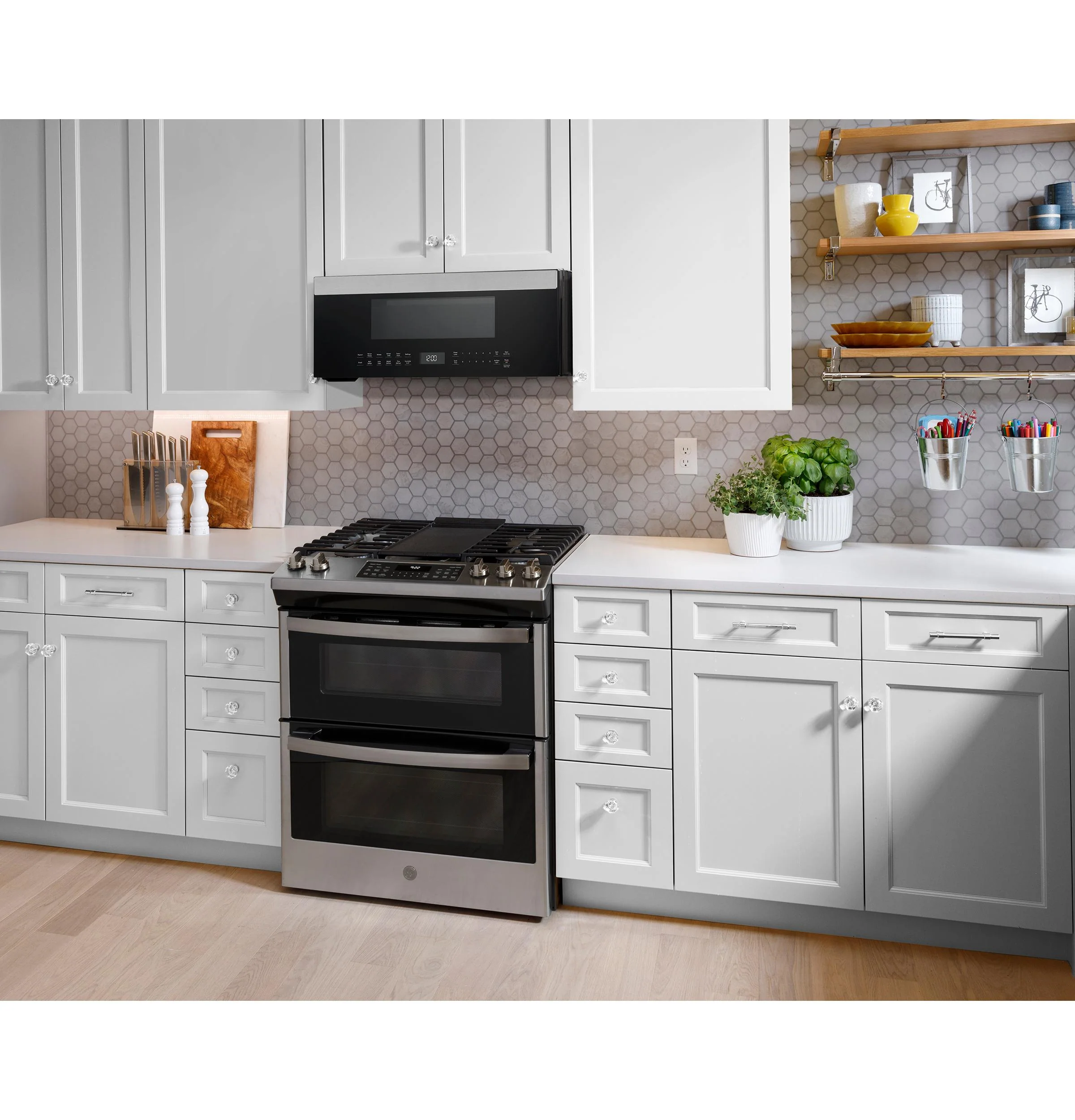 Ge Appliances UVM9125STSS 1.2 Cu. Ft. Over-the-Range Low Profile Sensor Microwave Oven - Image 9