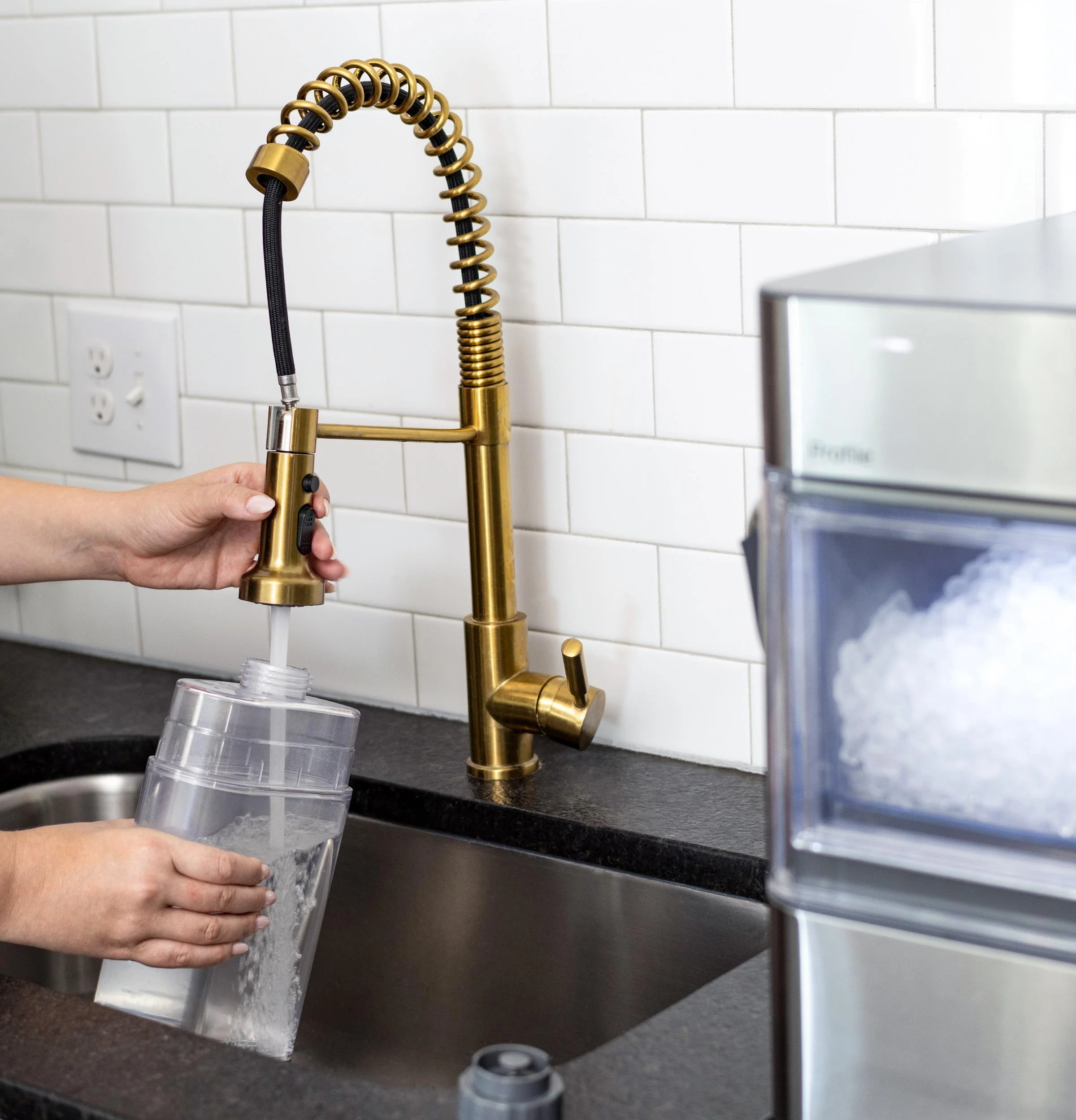 XPIO13SWSS GE Profile™ Opal™ 2.0 Ultra Nugget Ice Maker with Side Tank and Scale Inhibiting Filter - Image 22