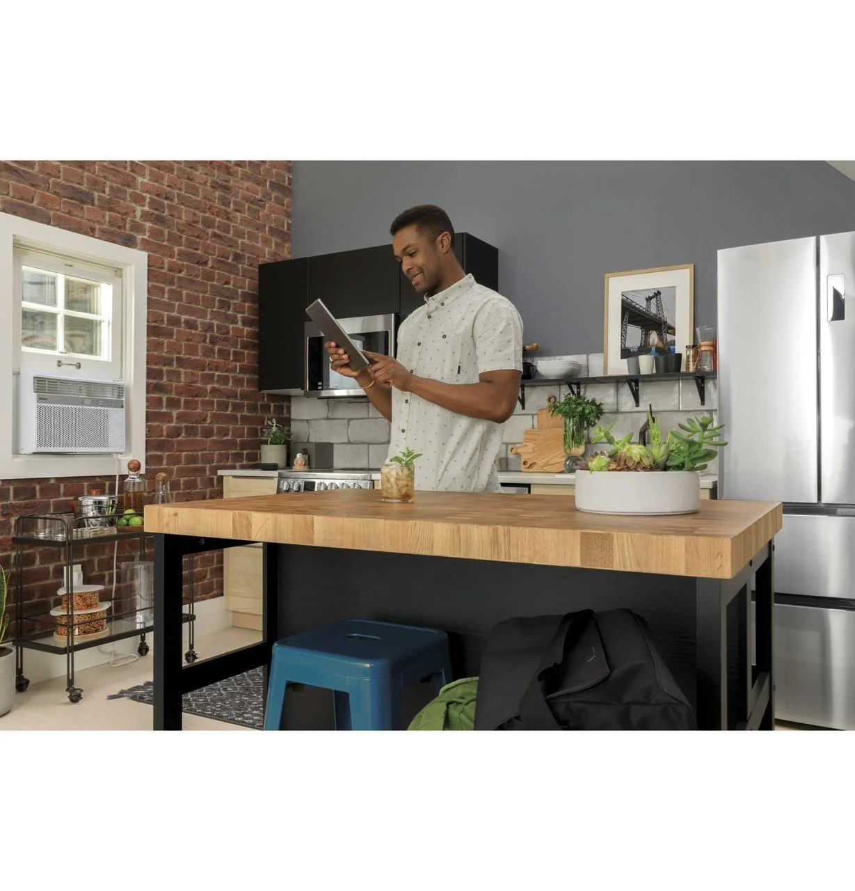 Haier HMV1472BHS 24" 1.4 Cu. Ft. Over-The-Range Microwave Oven - Image 25
