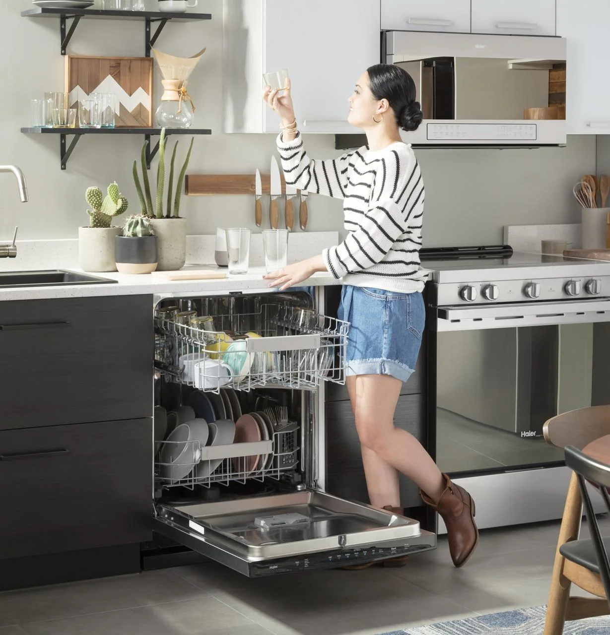 Haier ENERGY STAR® Smart Top Control with Stainless Steel Interior Dishwasher with Sanitize Cycle - Image 31