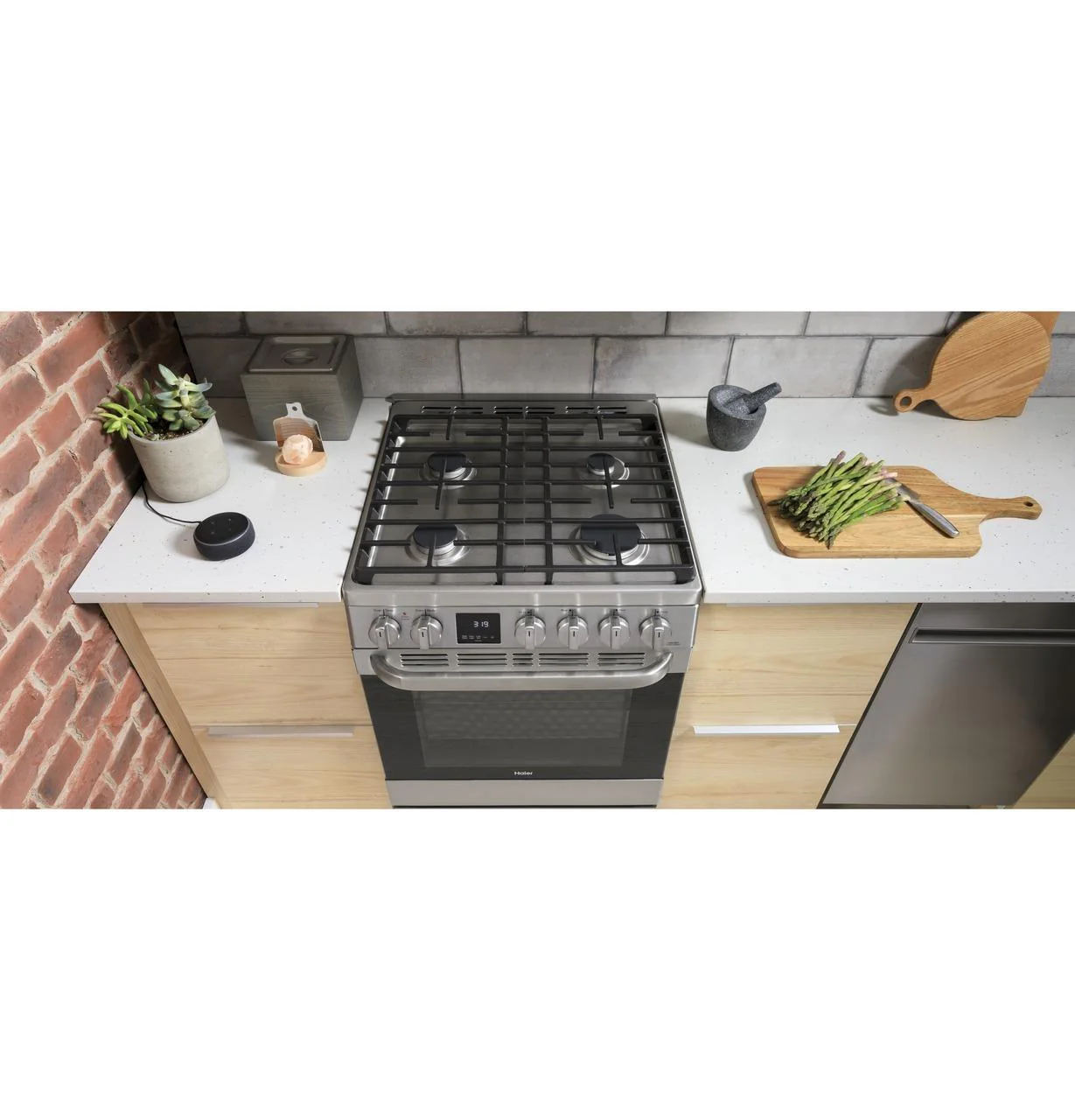 Haier QGAS740RMSS 24" 2.9 Cu. Ft. Gas Free-Standing Range with Convection and Modular Backguard - Image 22