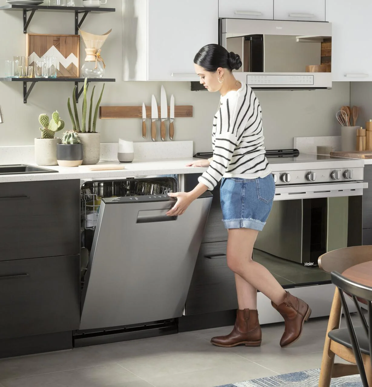 30" 1.6 Cu. Ft. Smart Over-the-Range Microwave Oven - Image 28