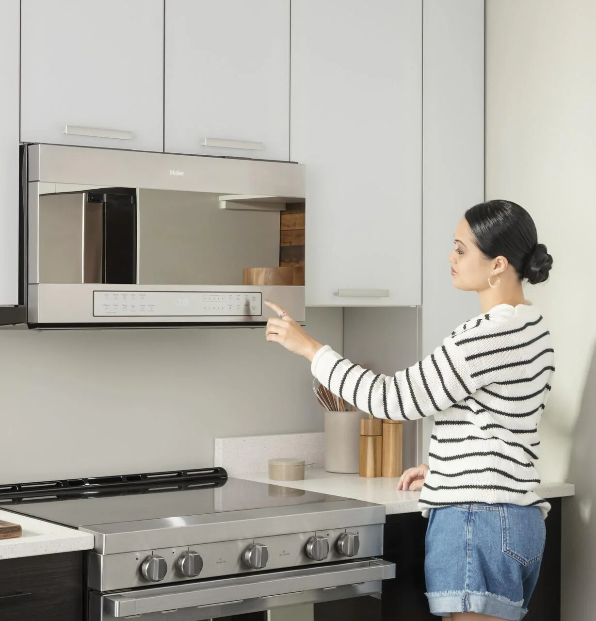 30" 1.6 Cu. Ft. Smart Over-the-Range Microwave Oven - Image 30