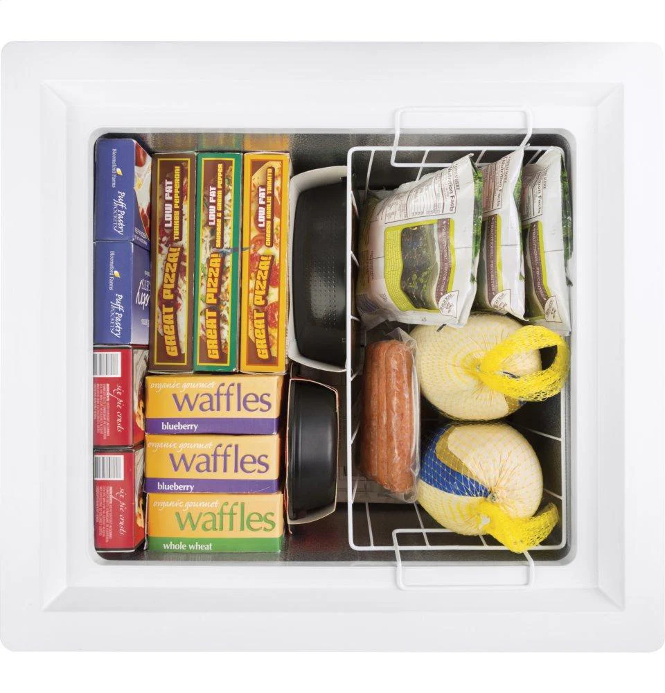 HCM4SMWW Hotpoint® 3.6 Cu. Ft. Manual Defrost Chest Freezer - Image 5