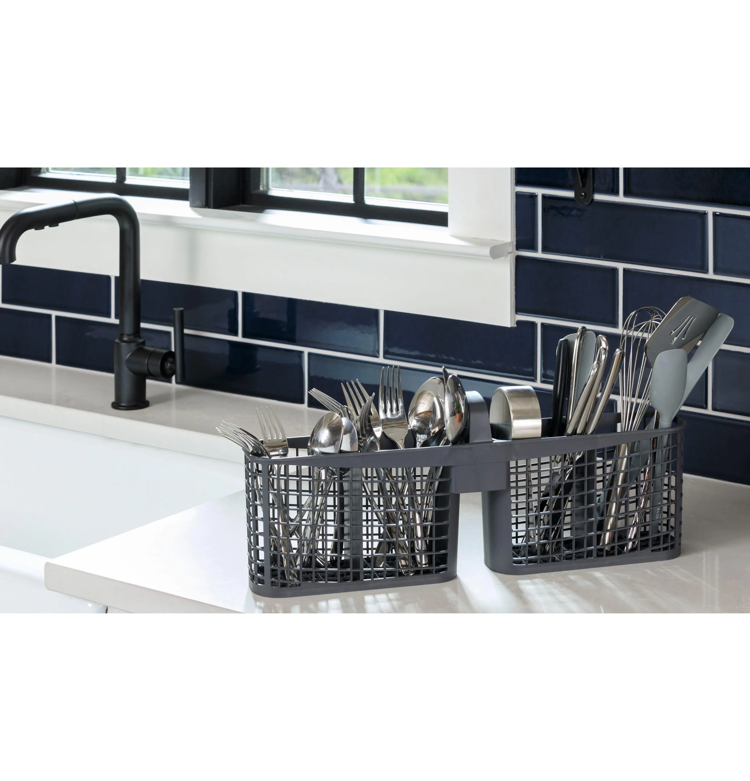 HDF310PGRBB Hotpoint® One Button Dishwasher with Plastic Interior - Image 6