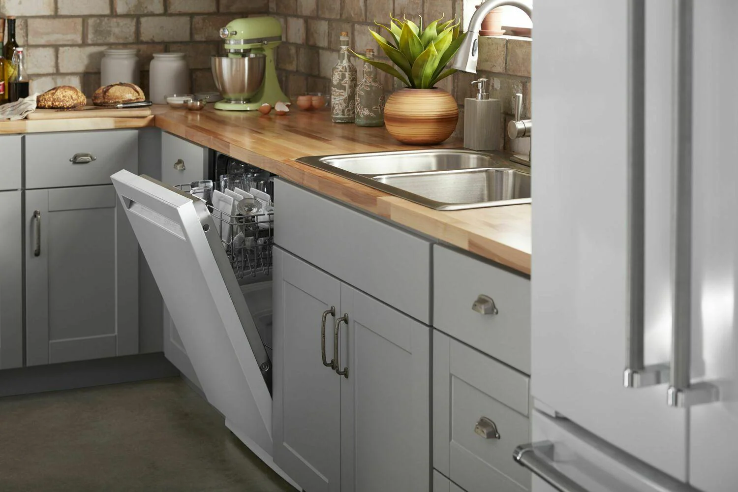 46 DBA Dishwasher with ProWash™, Front Control - White - Image 2