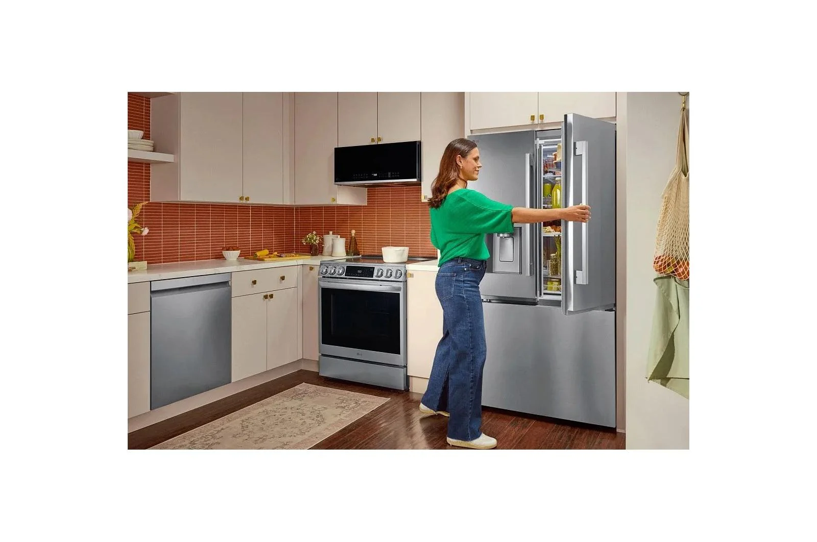Lg LF24Z6330S 24 cu. ft. Counter-Depth MAX™ with Zero Clearance™ 3-Door French Door Refrigerator - Image 11