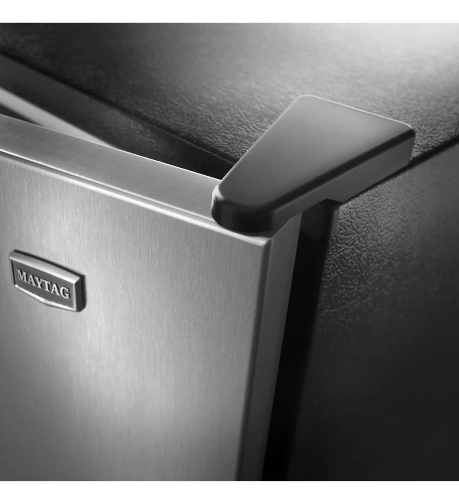 Maytag M1TXEGMYB Top-Freezer Refrigerator with FreshLock Crispers - Image 3