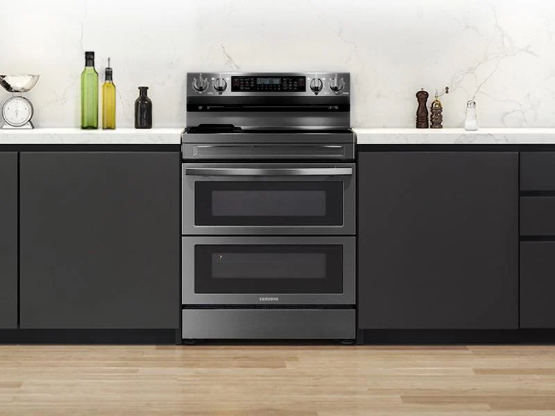 Samsung NE63A6751SG 6.3 cu. ft. Smart Freestanding Electric Range with Flex Duo™, No-Preheat Air Fry & Griddle in Black Stainless Steel - Image 2