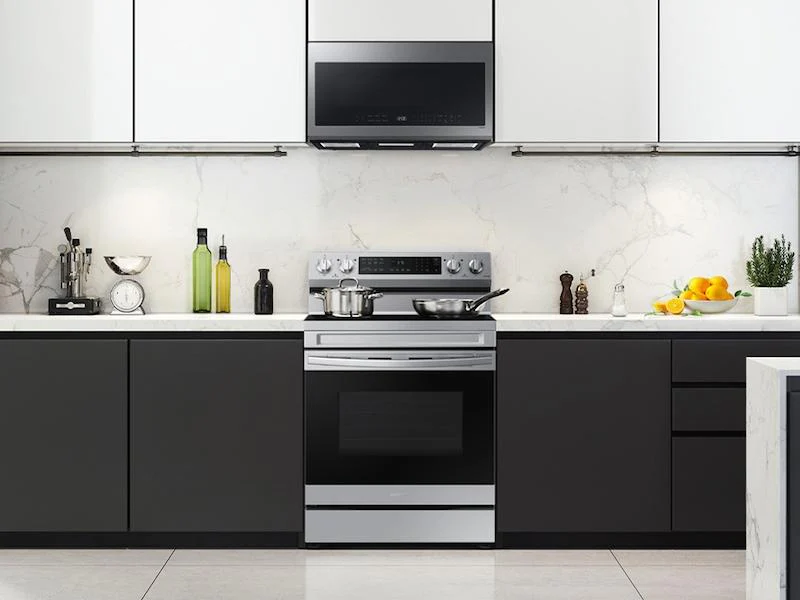 Samsung NE63D6511SR 6.3 cu. ft. Smart Freestanding ENERGY STAR® Certified Electric Range with Air Fry in Stainless Steel - Image 4