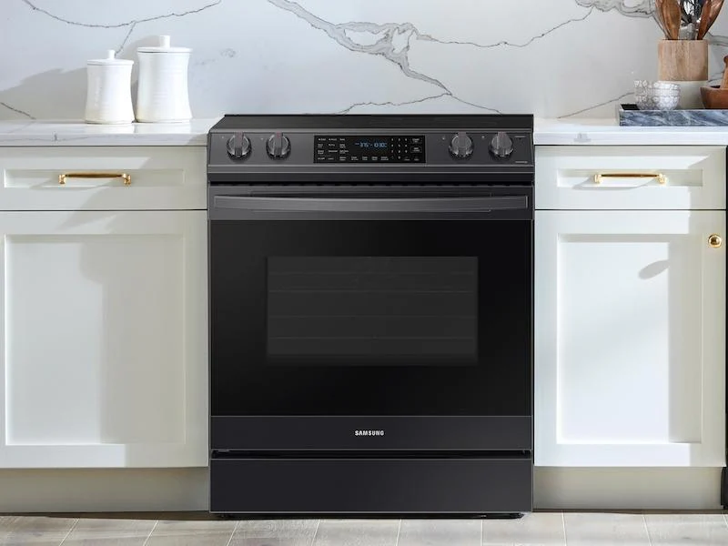 Samsung 6.3 cu. ft. Smart Slide-in Electric Range with Air Fry in Black Stainless Steel - Image 3