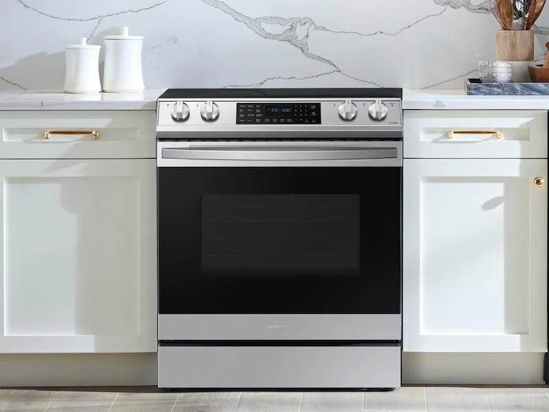 Samsung 6.3 cu. ft. Smart Slide-in Electric Range with Air Fry in Stainless Steel - Image 3