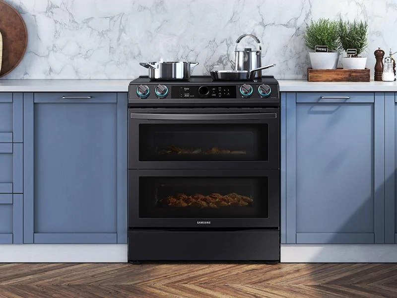 6.3 cu. ft. Smart Slide-in Induction Range with Flex Duo™, Smart Dial & Air Fry in Black Stainless Steel - Image 3