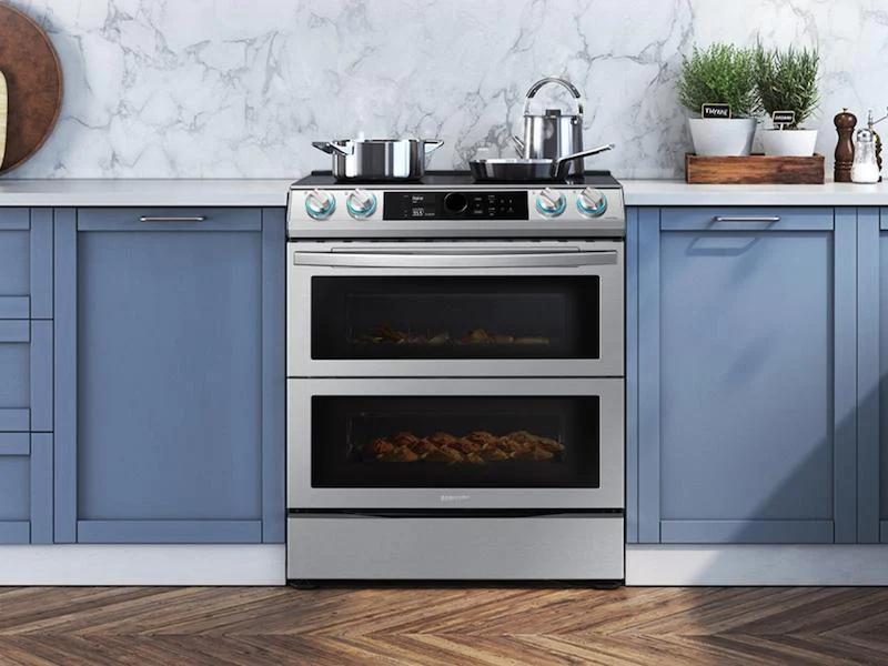 Samsung 6.3 cu. ft. Smart Slide-in Induction Range with Flex Duo™, Smart Dial - Image 3