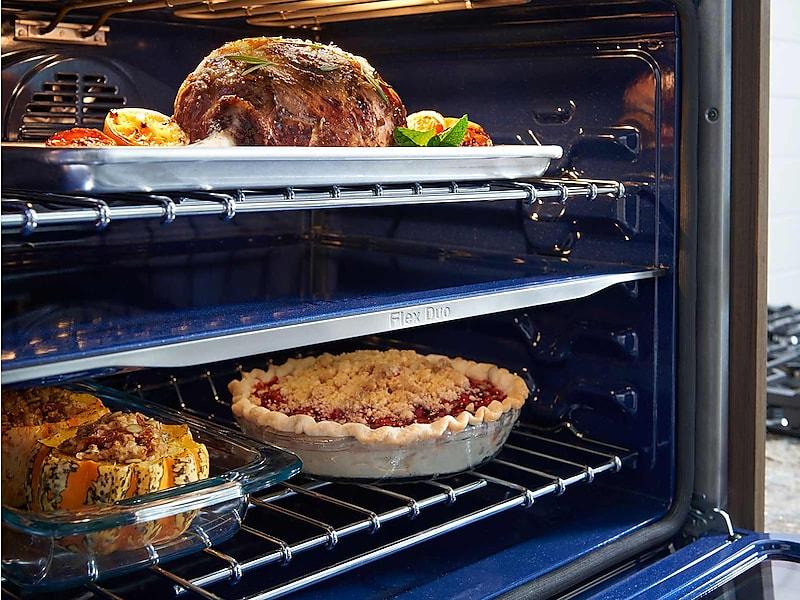 30" Smart Microwave Combination Wall Oven with Flex Duo™ in Black Stainless Steel - Image 5