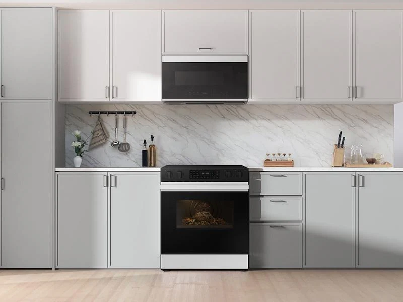 Samsung NSE6DB830012 Bespoke 6.3 cu. ft. Smart Slide-In Electric Range with Air Fry & Precision Knobs in White Glass - Image 3