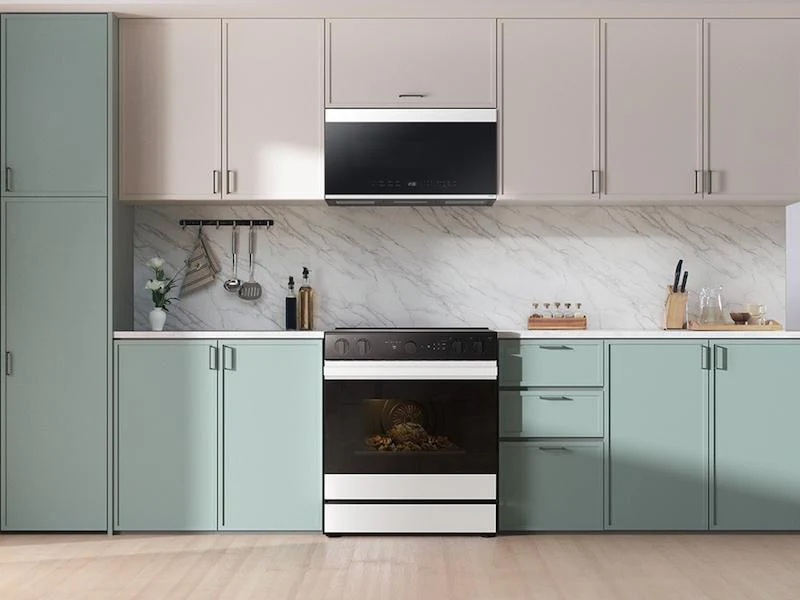 Samsung NSE6DB850212 Bespoke 6.3 cu. ft. Smart Slide-In ENERGY STAR® Certified Electric Range with Air Fry in White Glass - Image 4