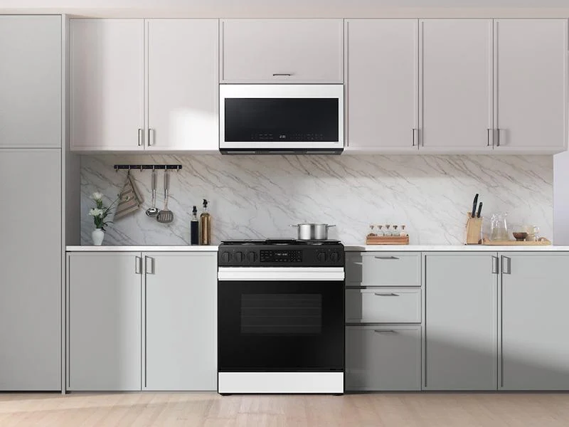 Samsung NSG6DB830012 Bespoke 6.0 cu. ft. Smart Slide-In Gas Range with Air Fry & Precision Knobs in White Glass - Image 3
