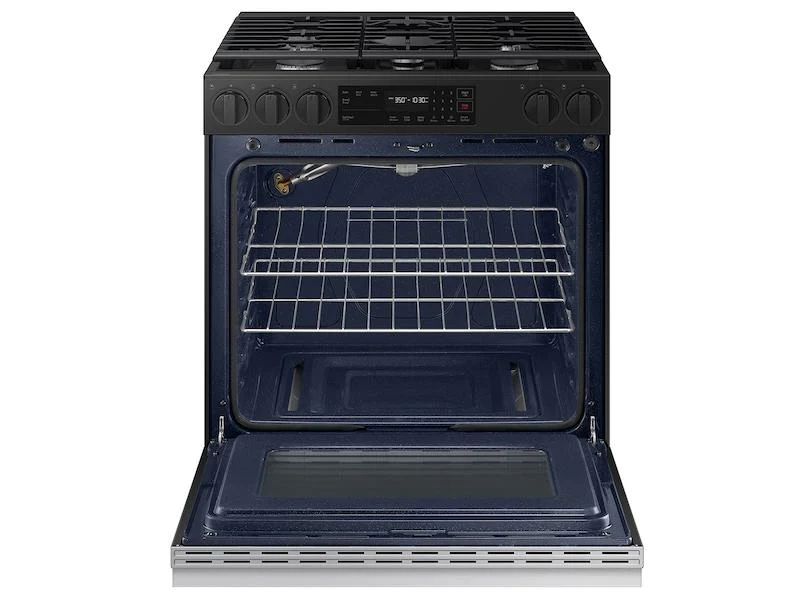 Samsung NSG6DG8100SR Bespoke 6.0 cu. ft. Smart Slide-In Gas Range with Precision Knobs in Stainless Steel - Image 4