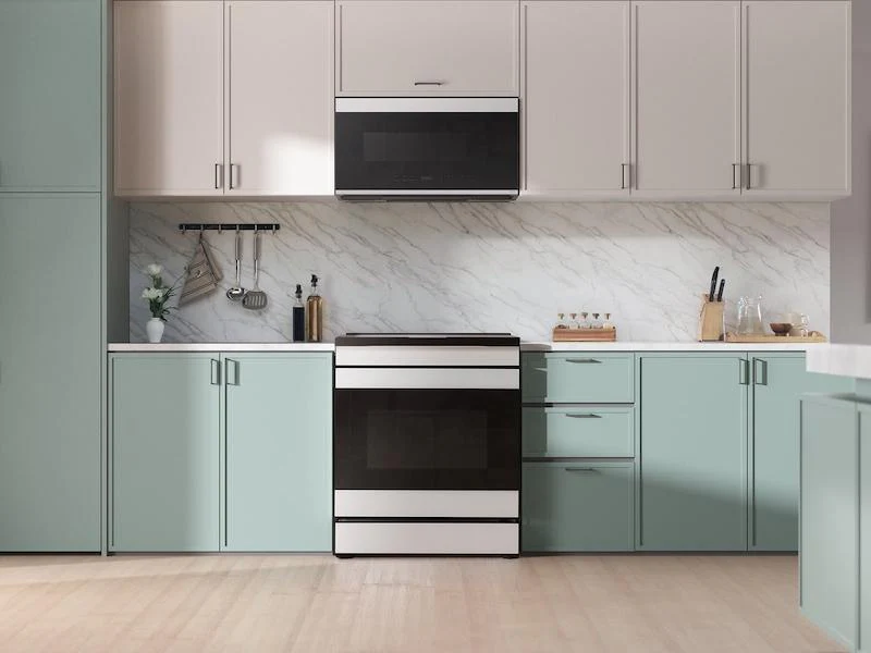 Samsung NSI6DB990012 Bespoke 6.3 cu. ft. AI Slide-In Induction Range with AI Hub™ & Smart Oven Camera in White Glass - Image 4