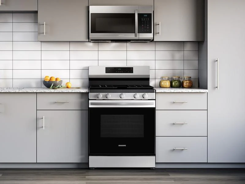 Samsung NX60A6111SS 6.0 cu. ft. Smart Freestanding Gas Range with Integrated Griddle in Stainless Steel - Image 3