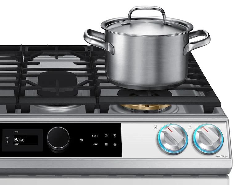 Bespoke Smart Slide-in Gas Range 6.0 cu. ft. with Smart Dial, Air Fry & Wi-Fi in White Glass - Image 6