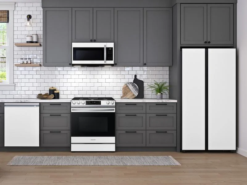 Bespoke 6.0 cu. ft. Smart Slide-in Gas Range with Air Fry & Convection in White Glass - Image 4