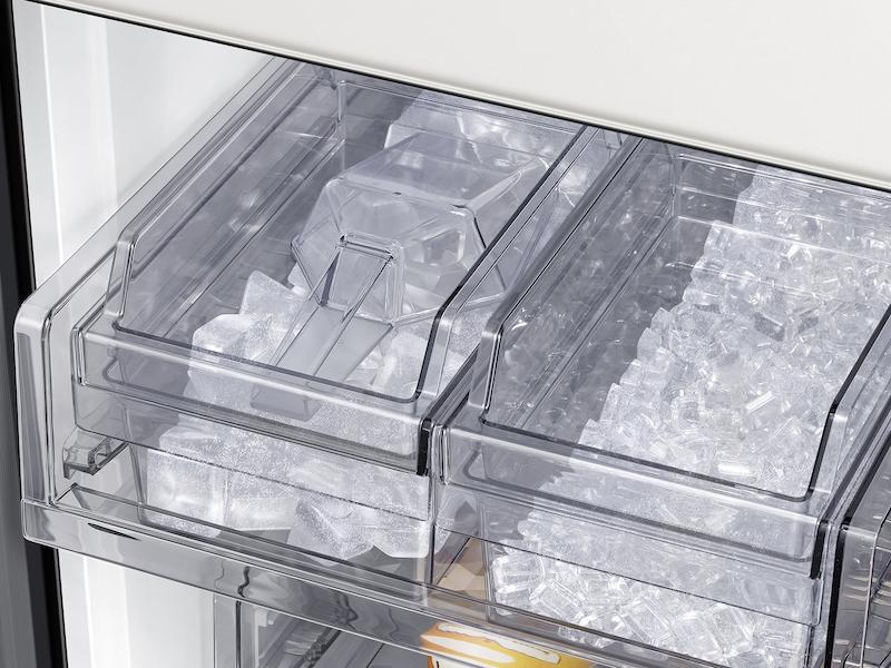 Samsung RF29A967512 Bespoke 4-Door Flex™ Refrigerator (29 cu. ft.) in White Glass - Image 9