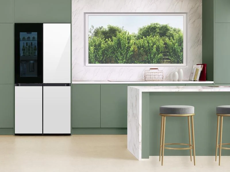 Samsung RF29DB970012 Bespoke 4-Door Flex™ Refrigerator (29 cu. ft.) with Beverage Zone™ and Auto Open Door in White Glass - Image 7